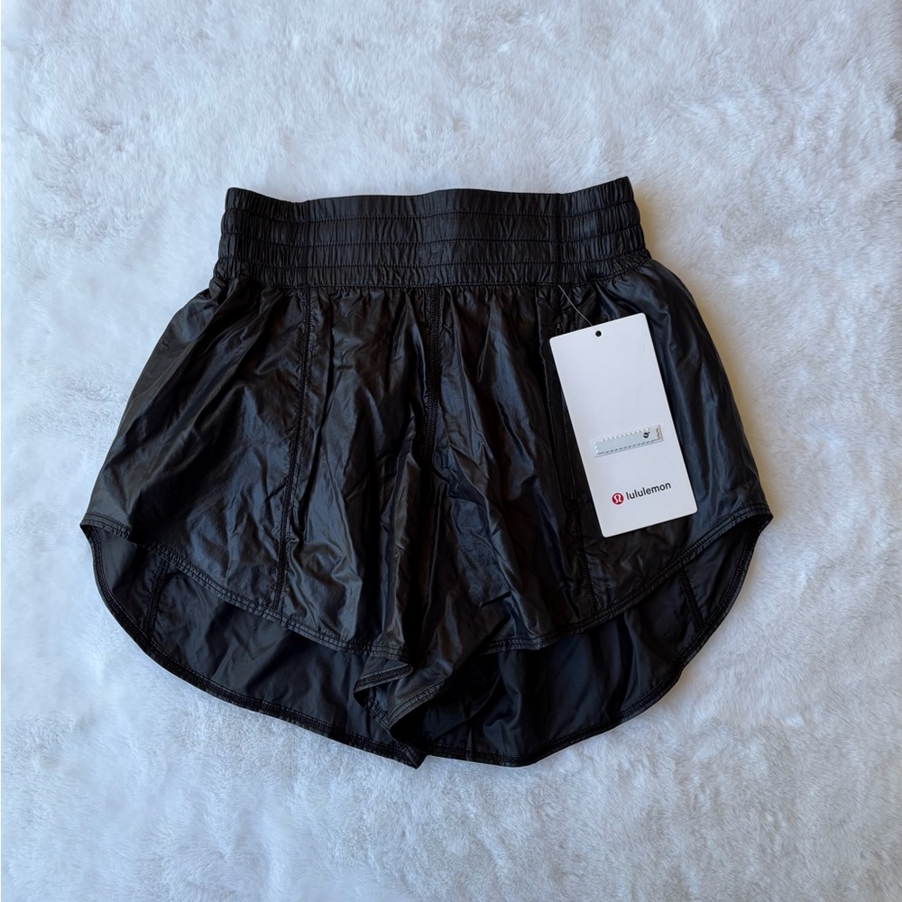 NWT Lululemon Hotty Hot High-Rise Lined Short 4" Matte Sheen